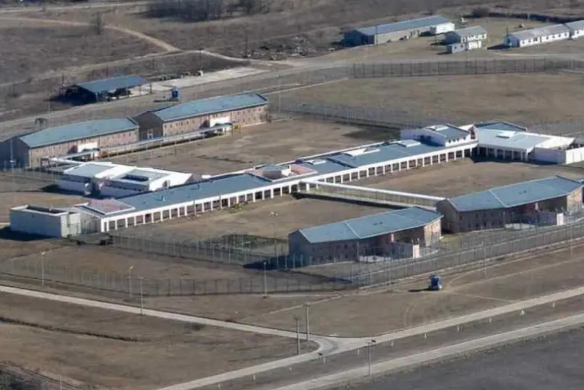 Cárcel de Bouwer: aplican nuevas reglas de inmovilización tras la muerte de un interno