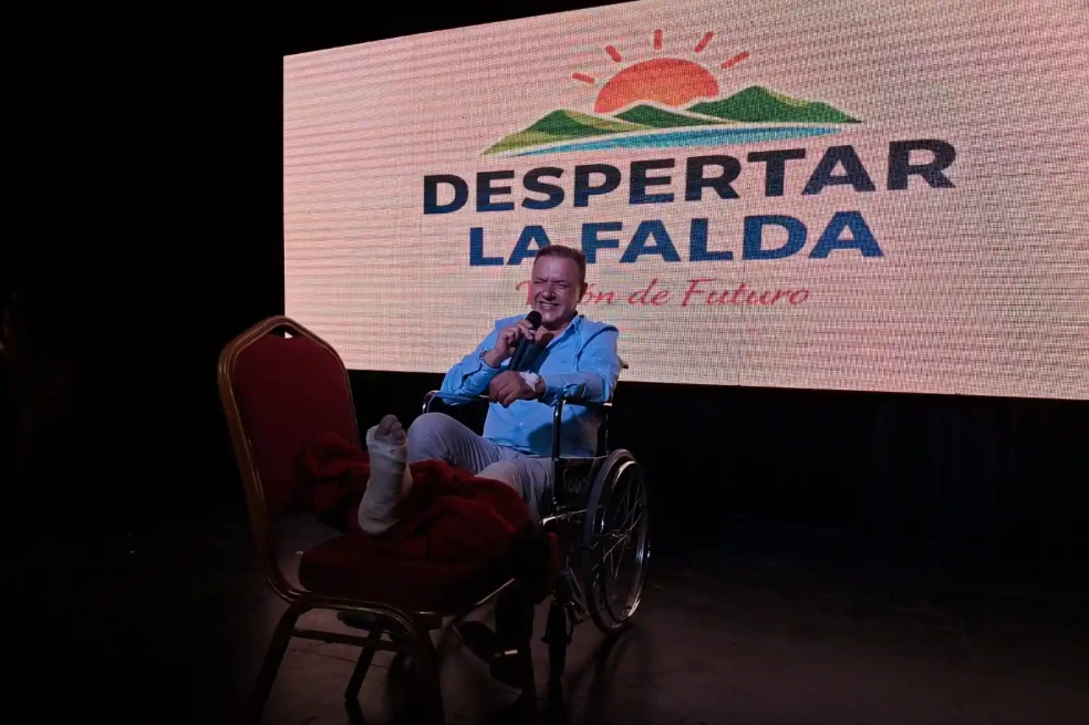 A candidate from La Falda launched his application for mayor without even the endorsement of his own family