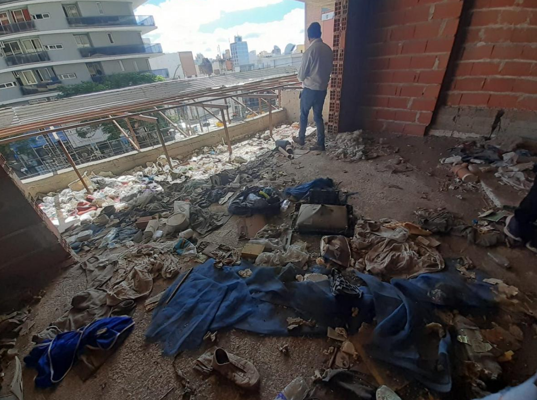 During a police procedure, the presence of 24 people who were staying overnight in the place was found