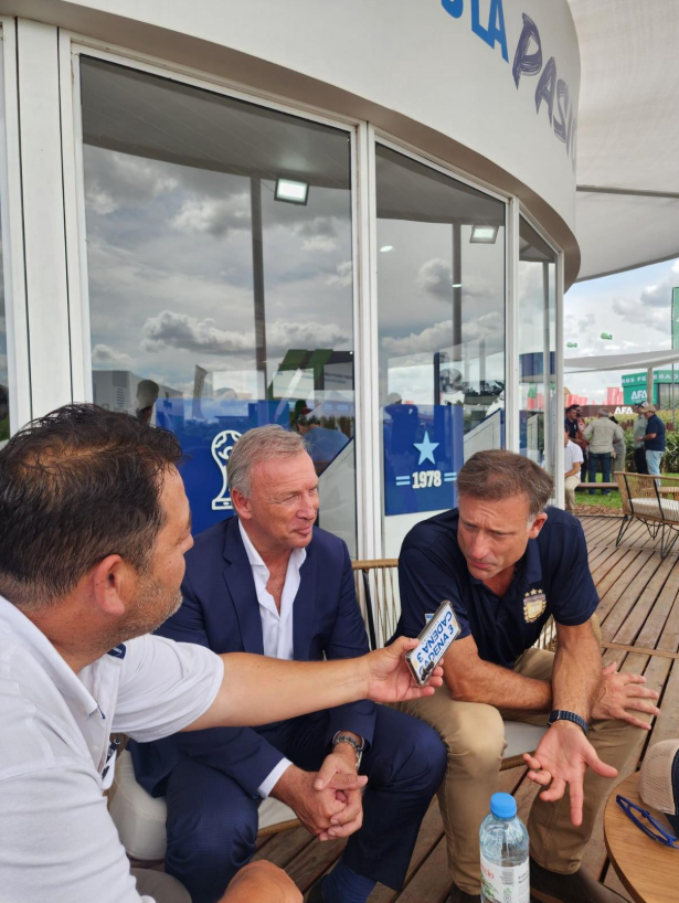 Andrés Fassi, presidente de Talleres, y Francisco Cinque, director comercial para América de Advanta Semillas, en una entrevista para Cadena 3