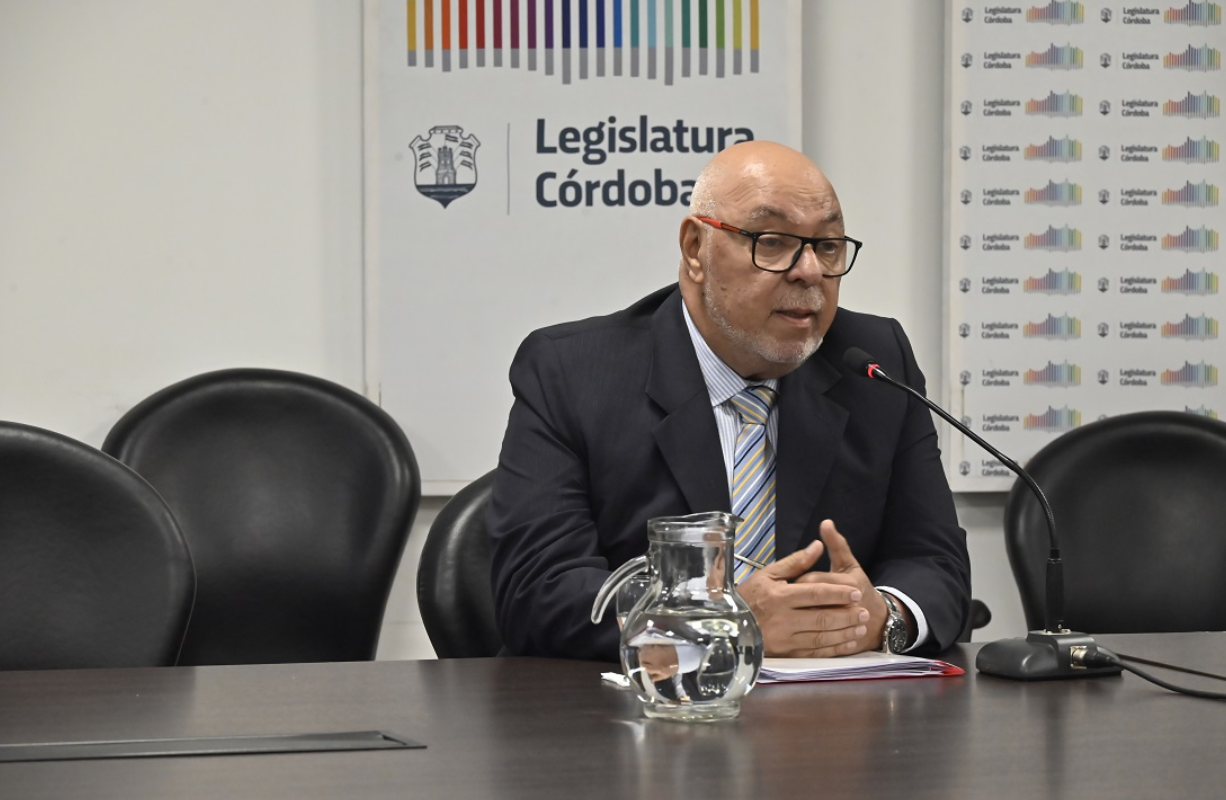 Carlos Rubén Lezcano durante su exposición en la Comisión de Asuntos Constitucionales, Justicia y Acuerdos de la Legislatura de Córdoba