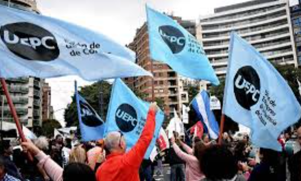 El sindicato rechazó casi unánimemente la propuesta oficial, que garantizaba un incremento del 10,3% durante el primer bimestre del año