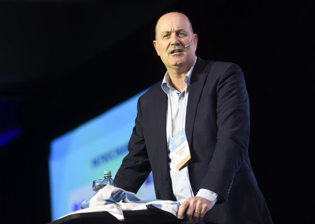 Durante el Coloquio de Idea 2025, Federico Sturzenegger resaltó la eficiencia cordobesa en materia de registración