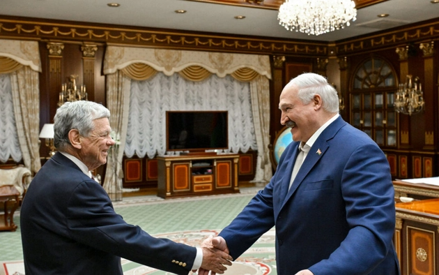 La liberación de los prisioneros políticos se dio tras una reunión entre el representante de Trump John Coale y Lukashenko 