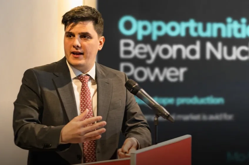 El secretario de asuntos nucleares de Milei domó a la expresidente de CNEA devenida en activista troska