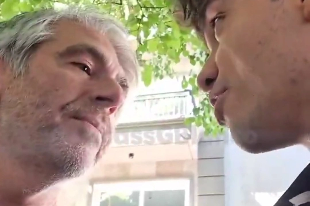 Un docente y un municipal agredieron a estudiantes liberales en el Nacional Buenos Aires