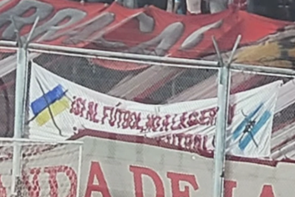 Russia would have paid Barrabravas from Argentine soccer to hang anti-Ukraine flags