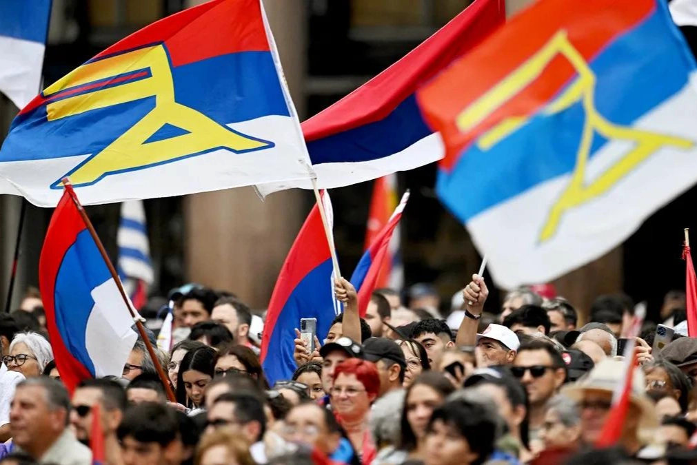 El Frente Amplio recolecta medicamentos para Cuba en violación de la Ley de Farmacias