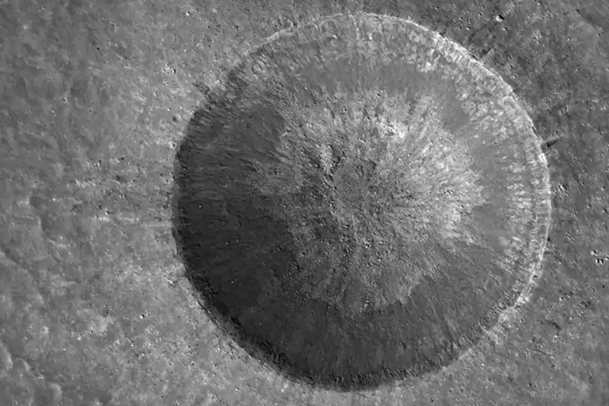 Un nuevo cráter gigante en la Luna