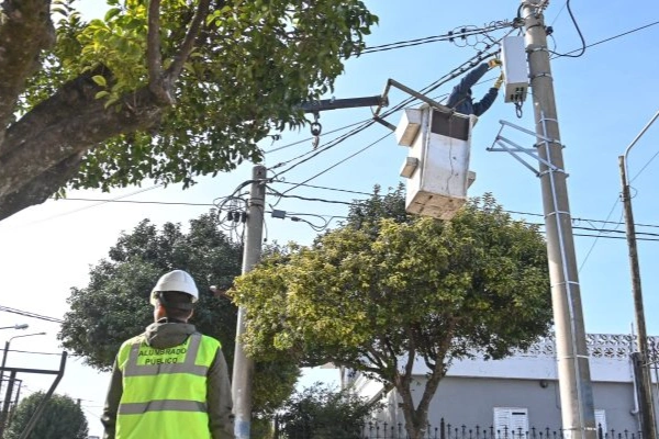 Córdoba: la Provincia rescata a la Municipalidad al sumar a EPEC en la gestión del alumbrado público
