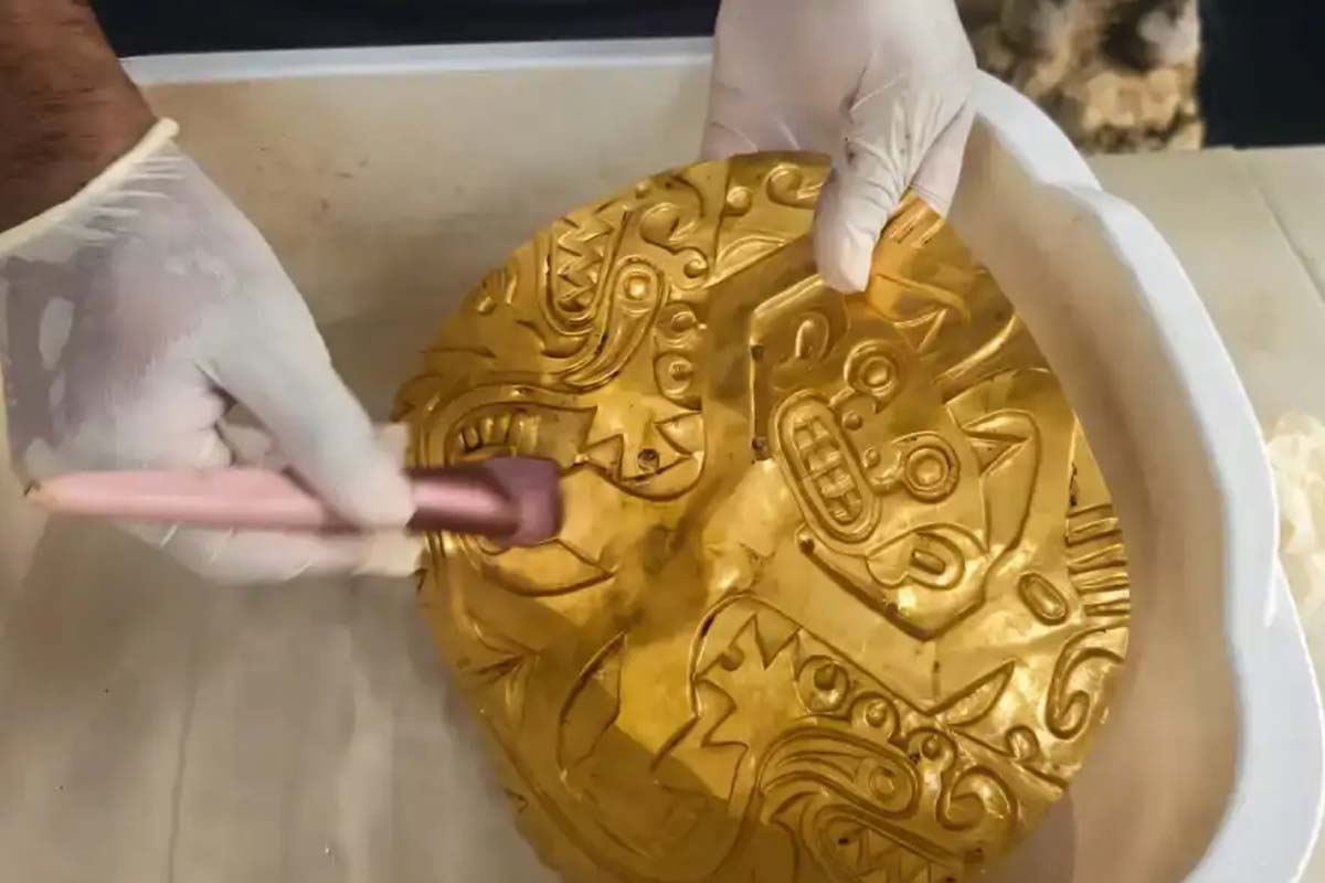 Cómo es la tumba hallada: oro, símbolos y alto estatus