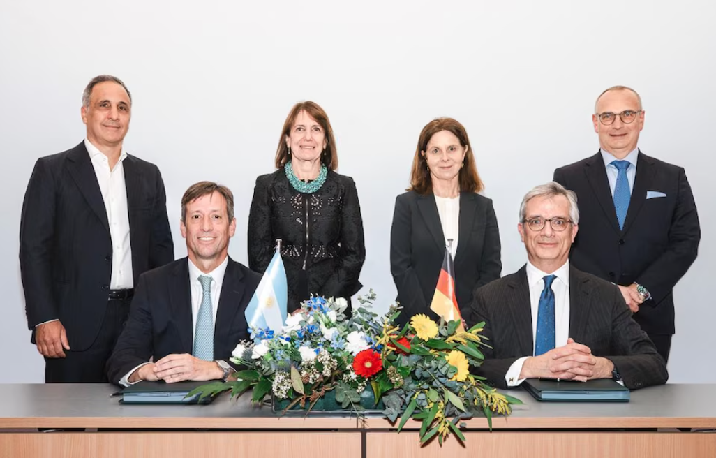 Argentina signs the largest LNG export contract in its history