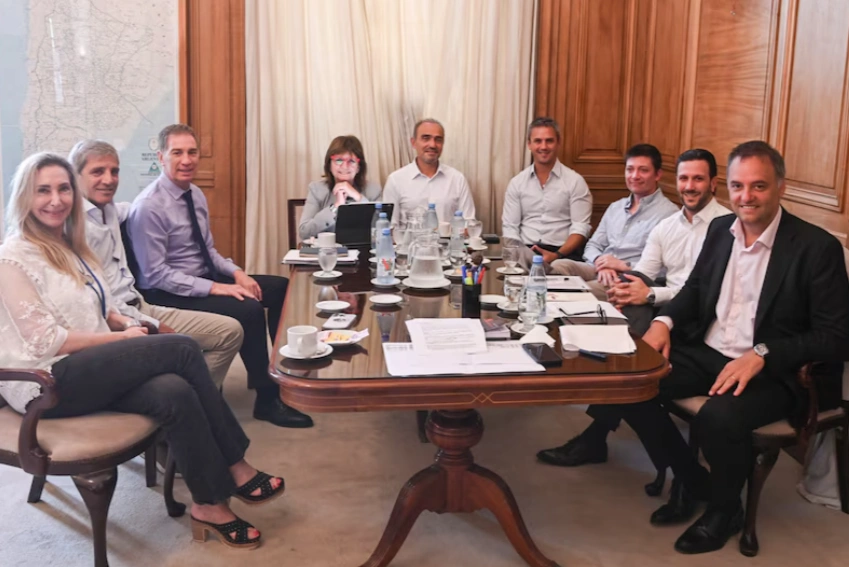 The Government is moving forward with the reform agenda and is preparing the first package of projects for Congress