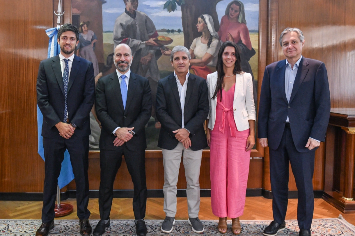 Uber invertirá USD 500 millones en Argentina tras una reunión con el Gobierno de Milei