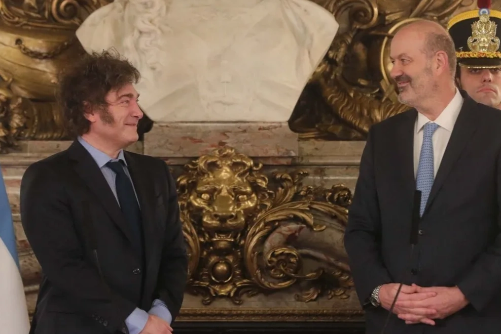 Sturzenegger avanza con la Ley Hojarasca: qué normas obsoletas busca eliminar el Gobierno de Milei