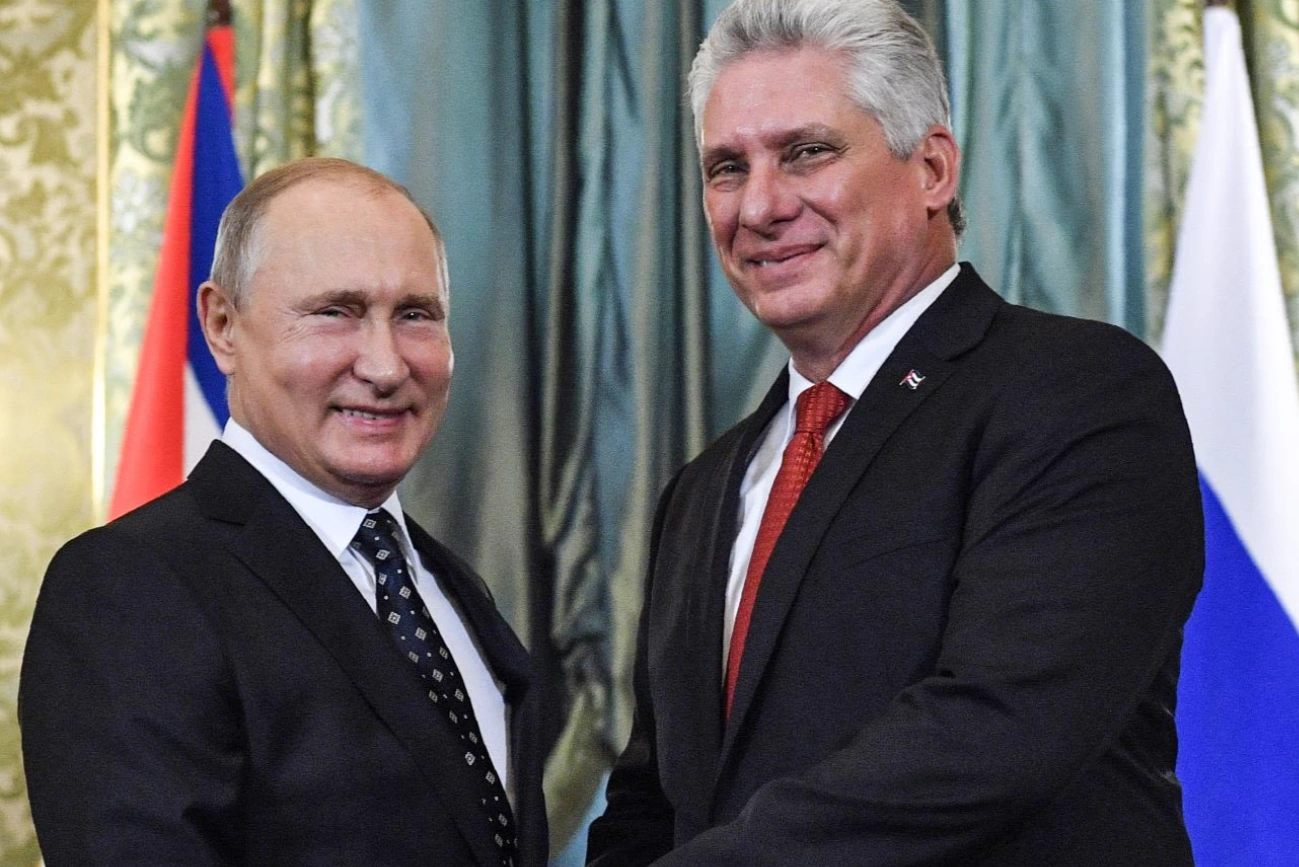 Rusia rescata a la dictadura cubana con petróleo mientras la presión de EEUU deja al régimen contra las cuerdas