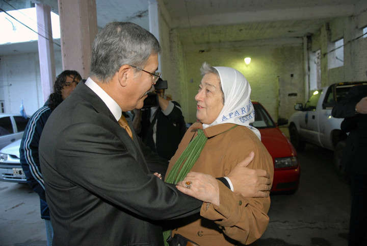 The convicted Julio de Vido with his deceased grandmother Plaza de Mayo.
