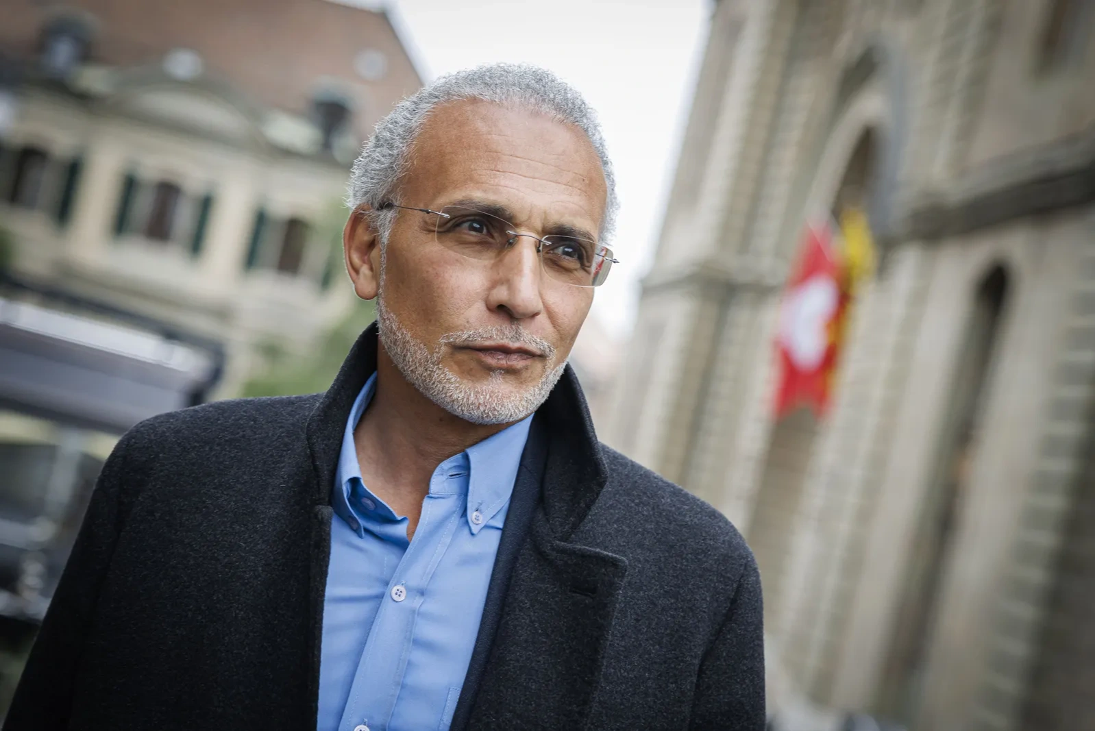 Francia ordenó detener al teólogo islámico Tariq Ramadan por cometer tres violaciones