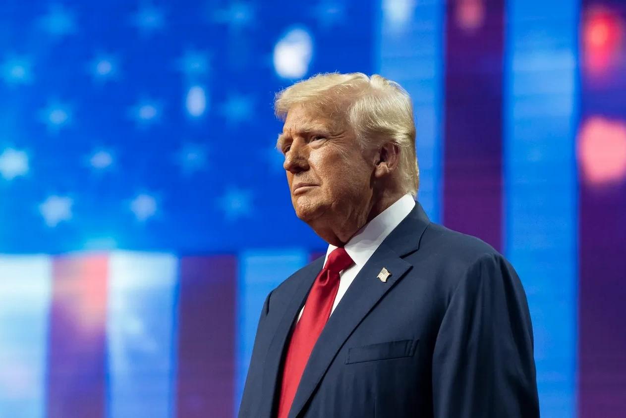 Trump threatened the Iranian regime and gave it 48 hours to reopen the Strait of Hormuz