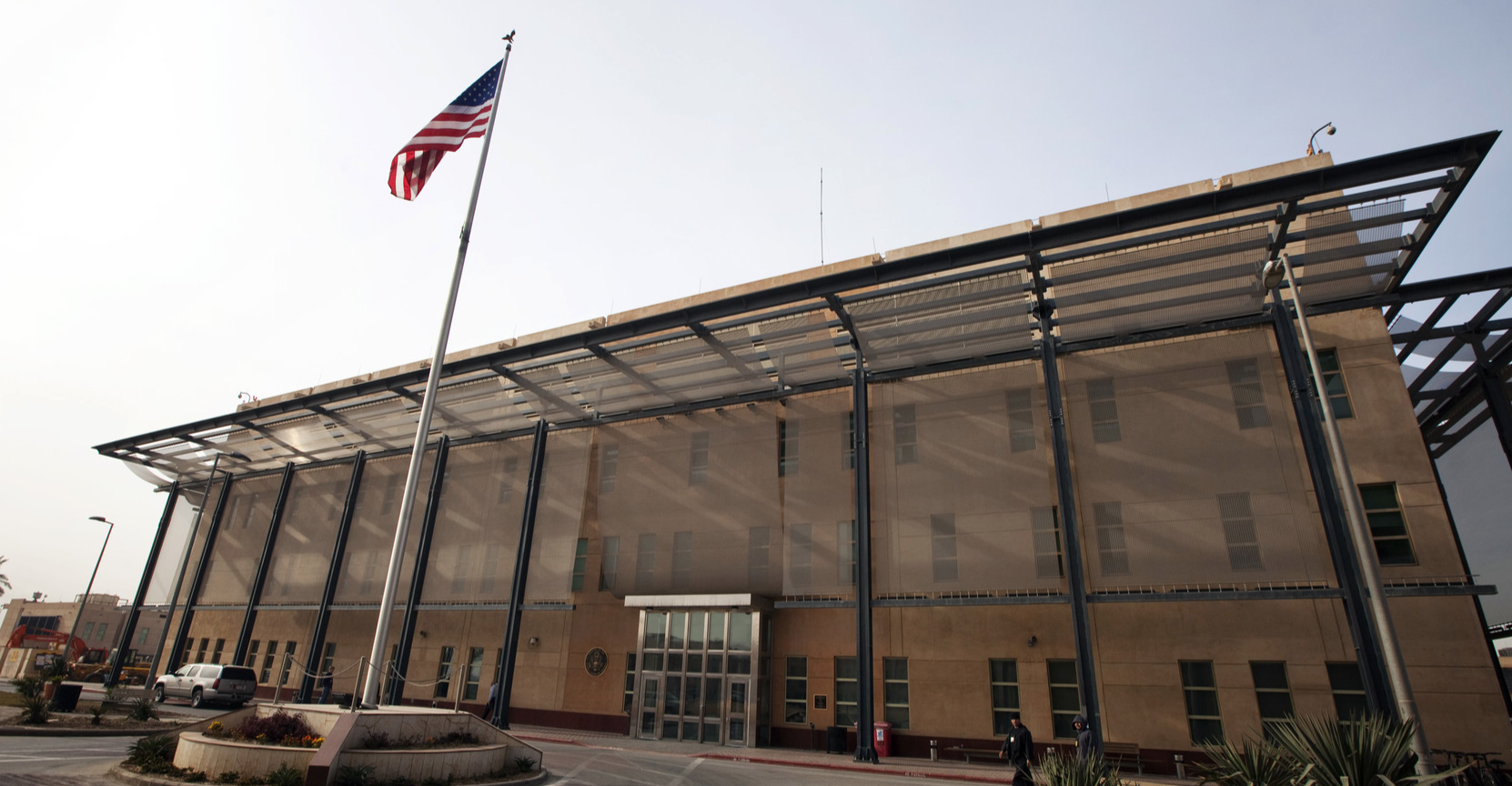 La embajada estadounidense en Bagdad pidió a sus ciudadanos que abandonen el país si su presencia en el país no es vital