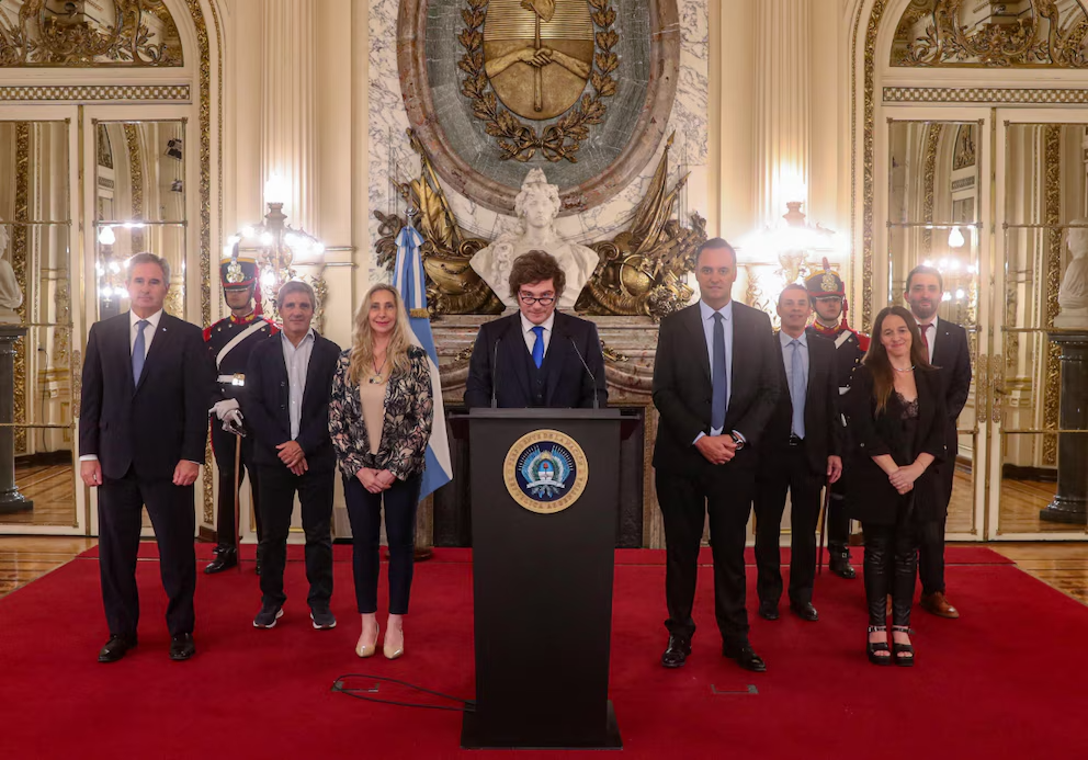 Milei's cabinet on the national network.