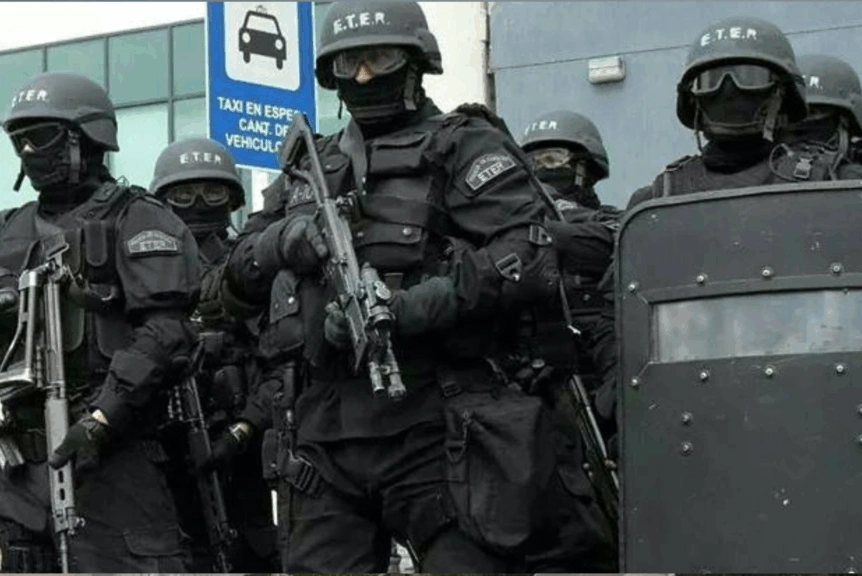 Córdoba: una mujer se atrincheró con dos niños y amenazó con incendiar su casa