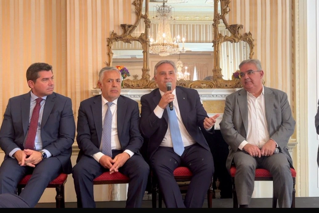 Llaryora en el Council of the Americas: “Es el momento de ponerse la camiseta de Argentina”