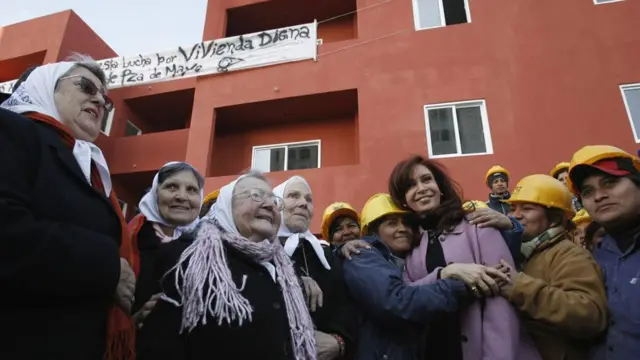 CFK junto a Hebe y otras miembras de la Fundación.