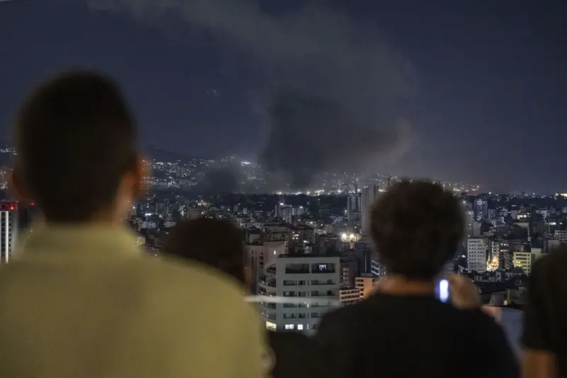 Explosiones en las afueras de Beirut desde la perspectiva civil.