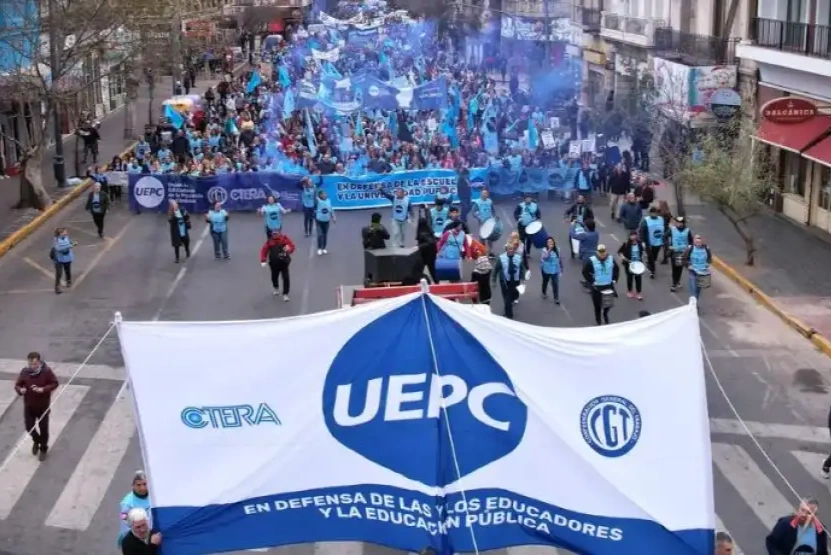 Alumnos sin clases: escaso acatamiento en el primer día de paro docente en Córdoba