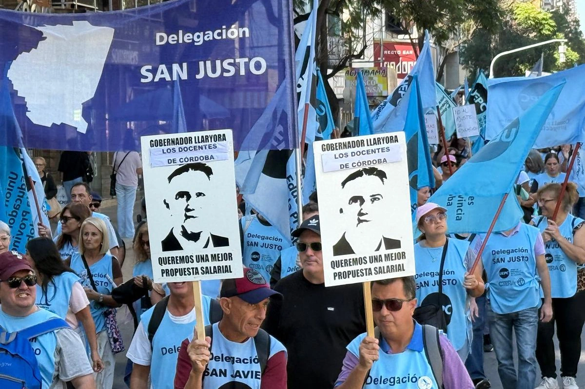 Córdoba: sigue extorsivo el paro docente en escuelas públicas y ahora instalan una carpa en el centro