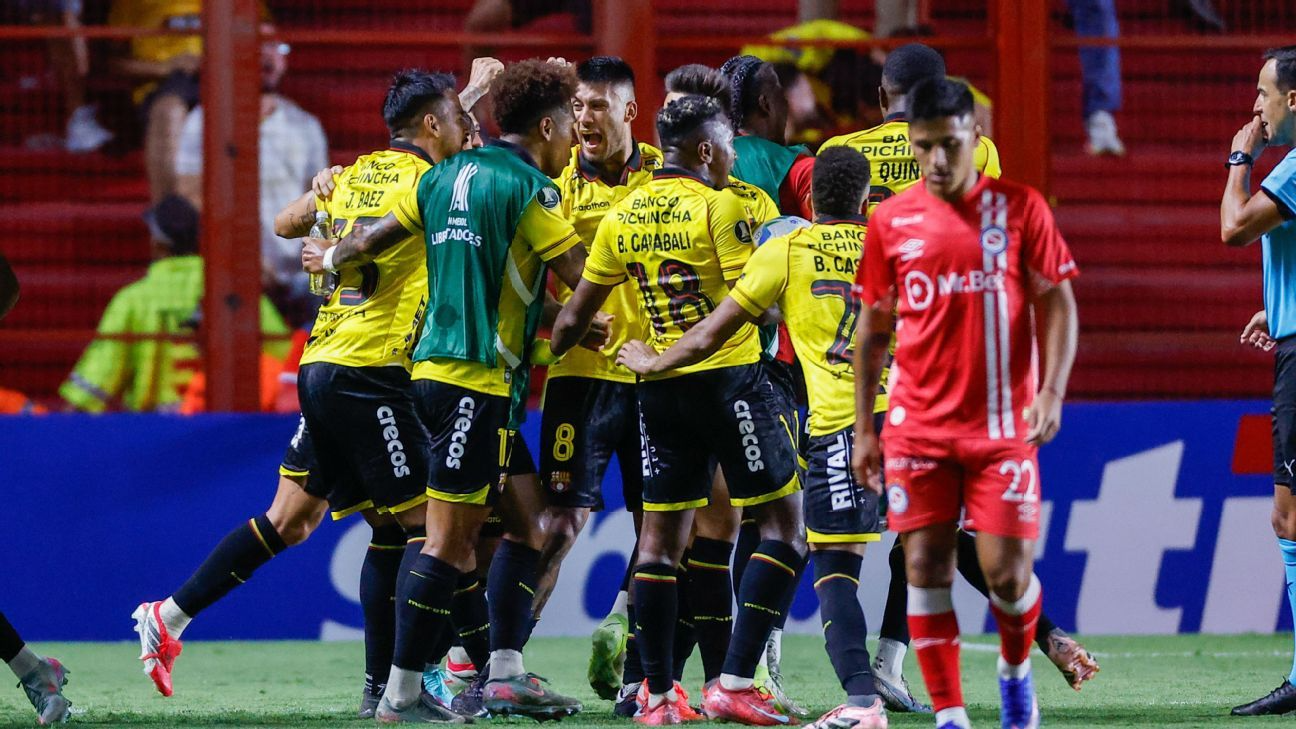 Argentinos Juniors were eliminated in Phase 2 against Barcelona de Guayaquil