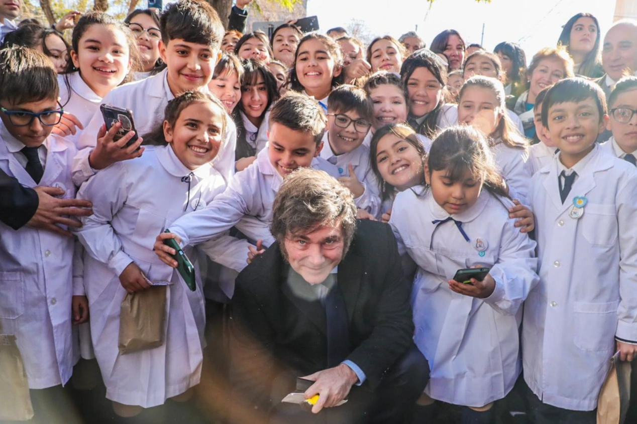 Histórico: La pobreza infantil cayó al 41,3% y alcanzó su nivel más bajo desde 2017