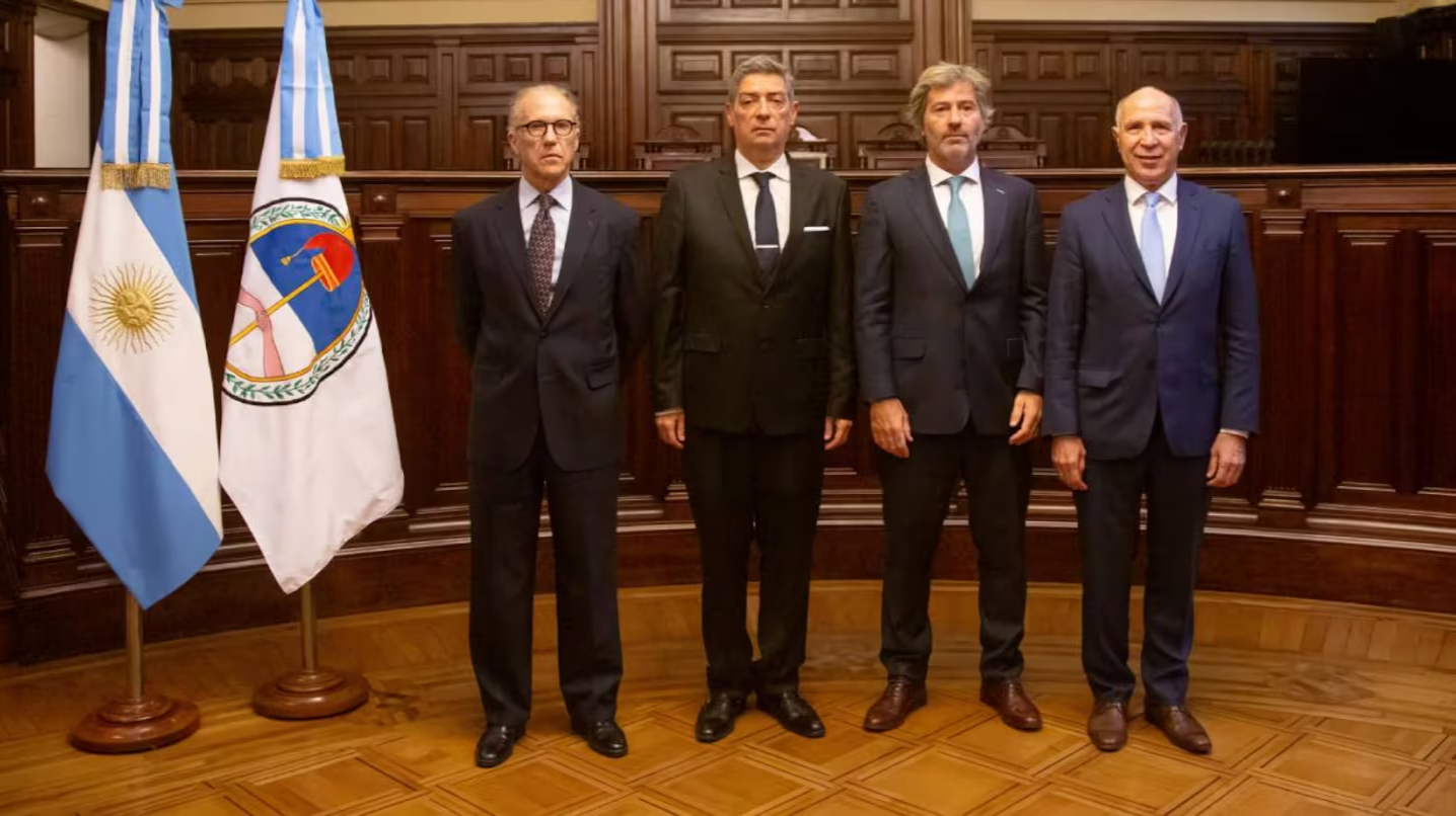 The new minister met with Supreme Court ministers.