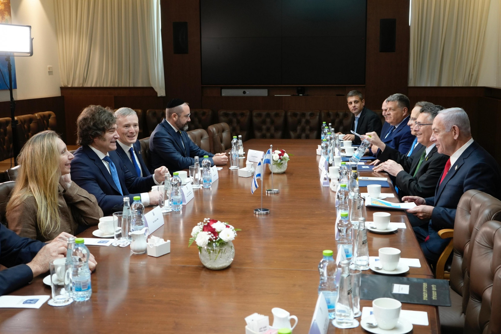 El presidente argentino mantiene buenas relaciones la única democracia en Medio Oriente.