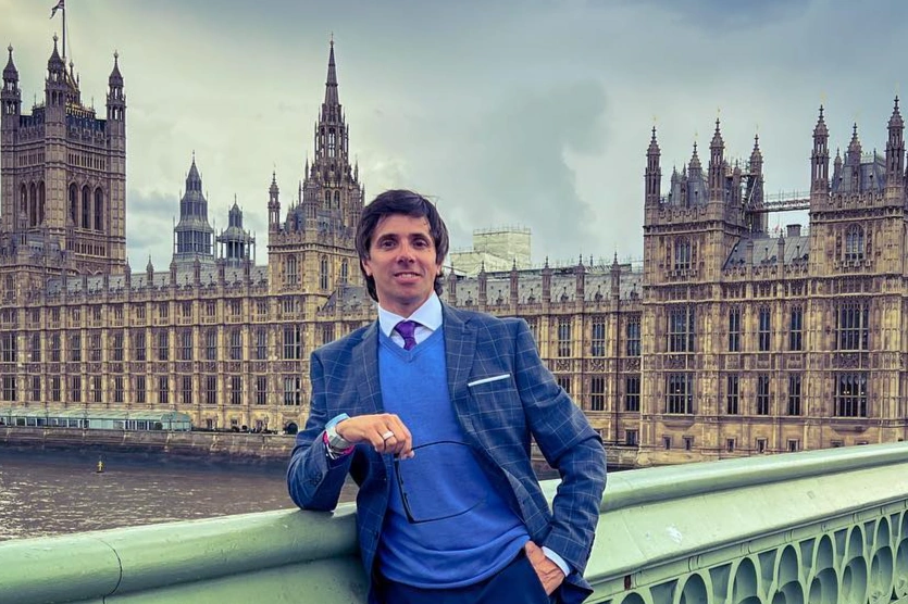 Robertito Funes accused the production of a well-known television program of having stolen the idea of the cycle