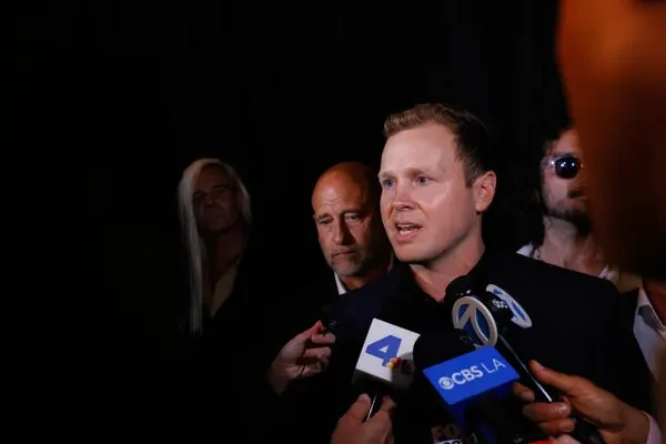 En mayo, los demócratas le robaron la elección al trumpista Spencer Pratt para la alcaldía de Los Ángeles. 