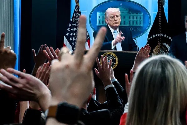 Trump dijo que planeaba "el mayor ataque desde la Segunda Guerra Mundial" contra Irán antes de que el régimen pidiera clemencia. 