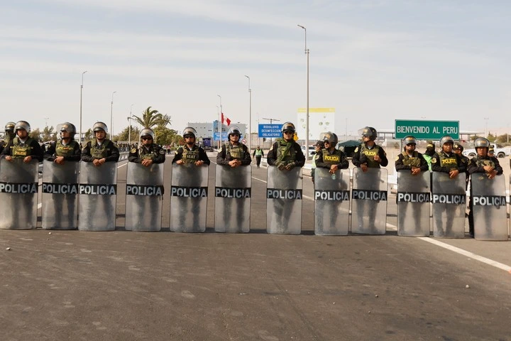 Policías chilenos en la frontera con Bolivia 
