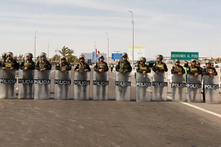 Policías chilenos en la frontera con Bolivia