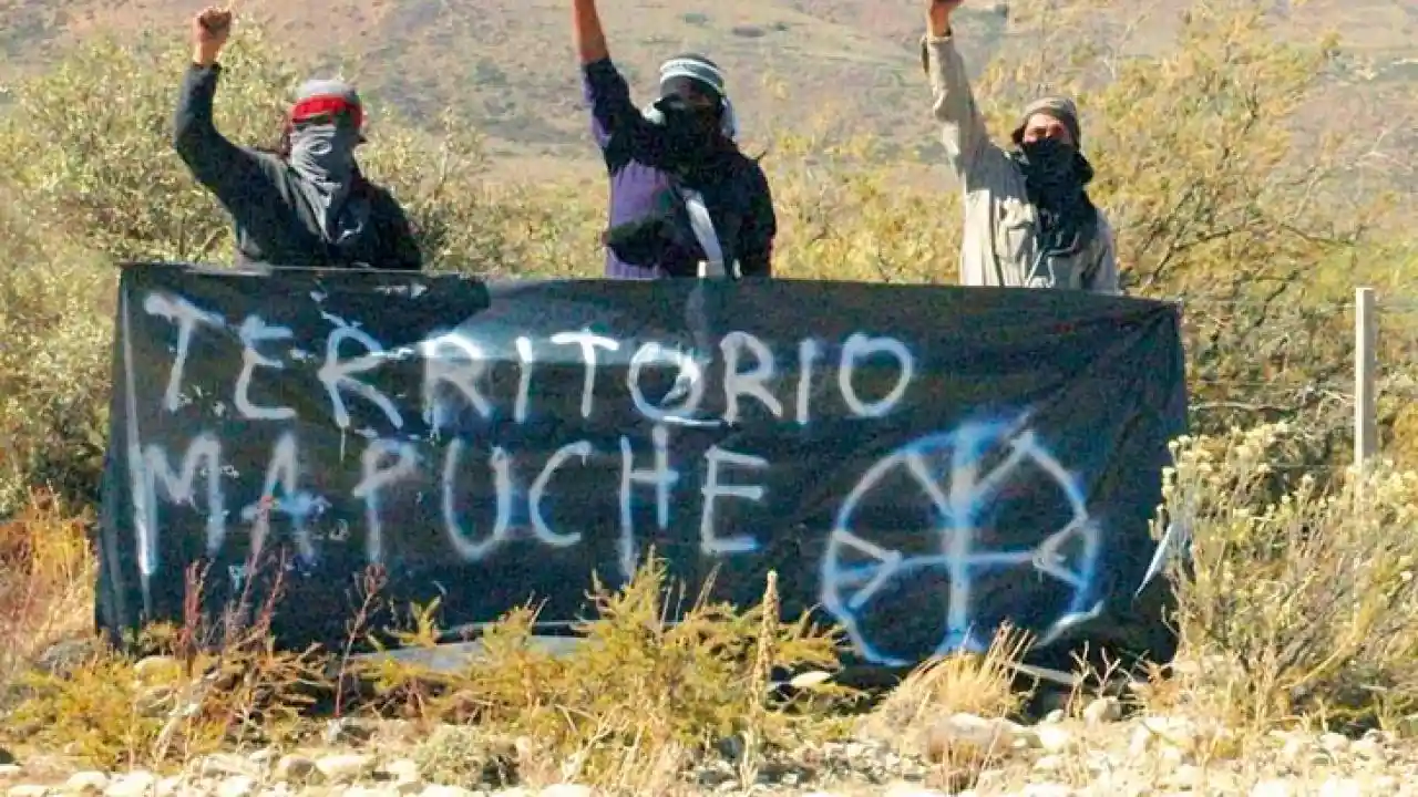 Terroristas Mapuches marcando territorio en Chile