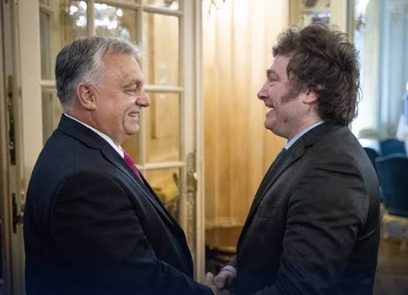 Javier Milei junto a Viktor Orbán