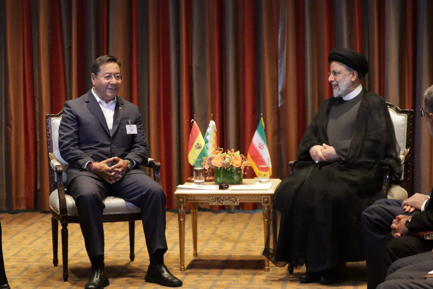 El expresidente comunista Luis Arce junto al expresidente de Irán Ebrahim Raisi