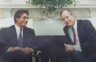 Former Bolivian President Jaime Paz with former US President George H.W. Bush