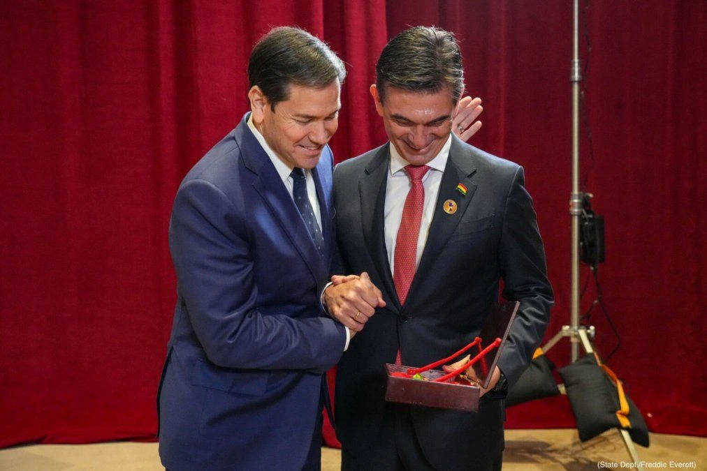El secretario de Estado  de EEUU Marco Rubio junto al presidente boliviano Rodrigo Paz
