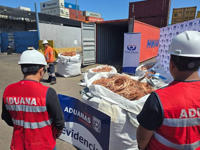 El cobre siendo incautado por la Aduana
