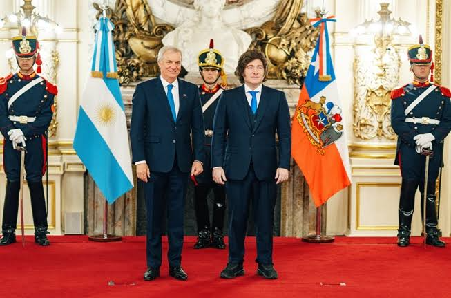 El presidente José Antonio Kast junto a Javier Milei