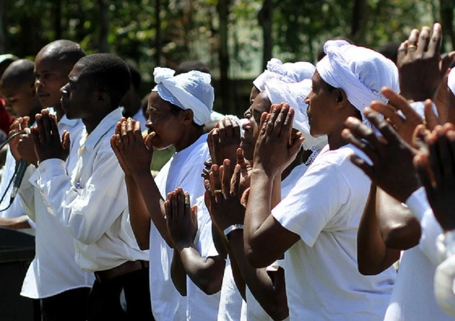 African Christians praying