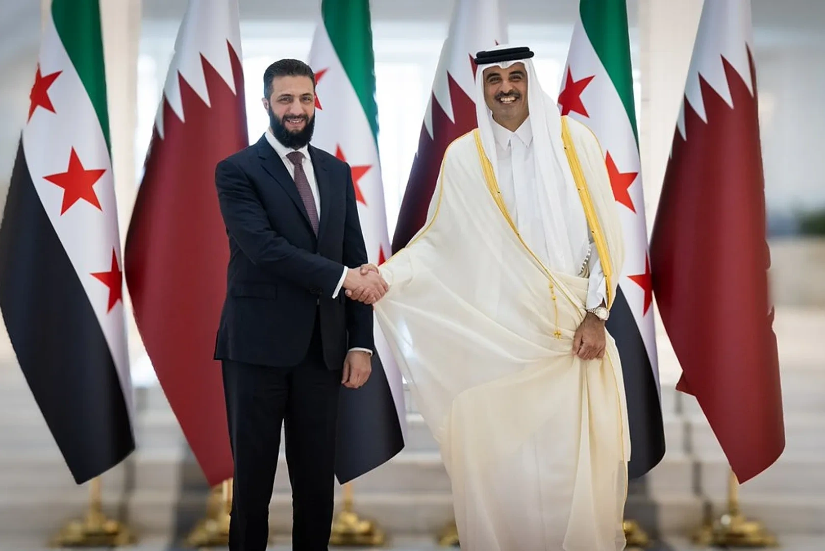 El presidente de Siria llegó a Qatar tras su visita a Arabia Saudita en busca de una alianza económica