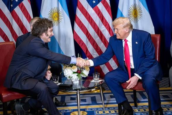 Javier Milei junto a Donald Trump